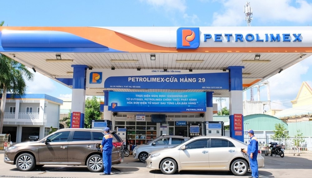 Gi&aacute; xăng dầu h&ocirc;m nay 16/5: Xăng RON 95 xuống gần mốc 20.000 đồng/l&iacute;t, dầu diesel \'b&aacute;n như cho\', gi&aacute; đầy b&igrave;nh &ocirc; t&ocirc; Honda