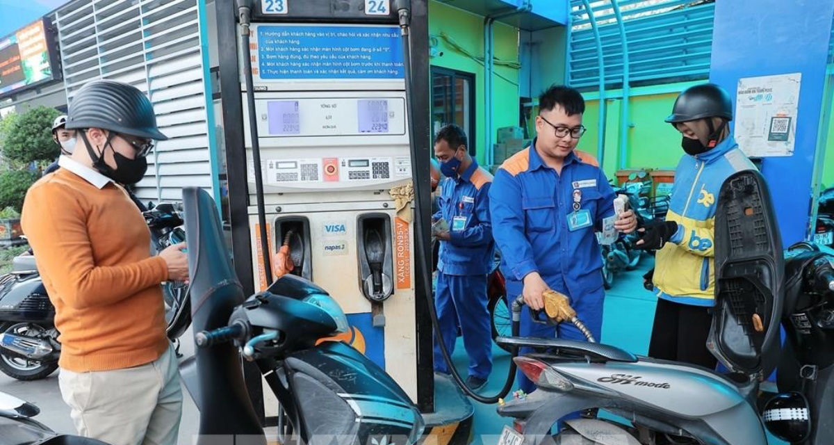Gi&aacute; xăng dầu h&ocirc;m nay 15/5: Xăng RON92, RON95, dầu diesel ở v&ugrave;ng gi&aacute; hiếm, dầu thế giới đổi hướng li&ecirc;n tục 