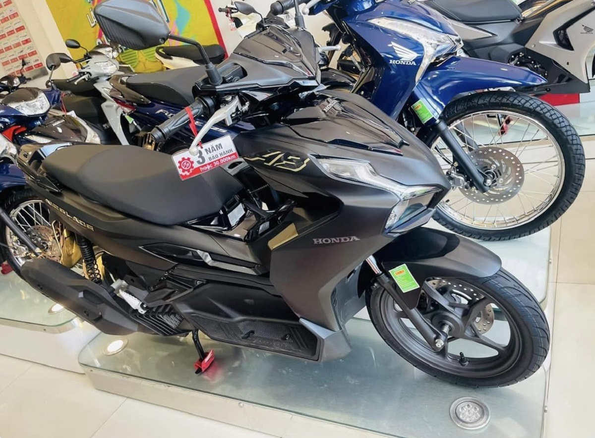 Bảng gi&aacute; xe Honda Air Blade 2026 giữa th&aacute;ng 5/2026: Giảm \'sập s&agrave;n\', kh&ocirc;ng cho xe m&aacute;y điện \'lấn s&acirc;n\'