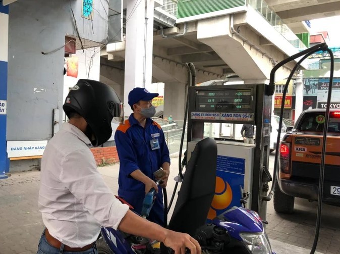 Tin xe hot 17/5: &lsquo;Đ&agrave;n em&rsquo; của Honda Winner R ch&iacute;nh thức ra mắt với gi&aacute; rẻ, ph&acirc;n kh&uacute;c cao hơn Yamaha Exciter ảnh 2