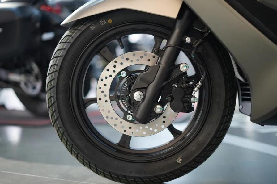 Tin xe hot 18/5: Suzuki ra mắt &lsquo;vua xe ga&rsquo; 150cc mới gi&aacute; 74 triệu đồng rẻ hơn Honda SH, c&oacute; ABS v&agrave; TCS &aacute;p đảo Air Blade