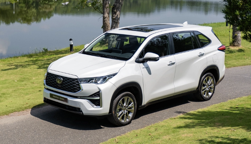 Toyota Innova Cross &lsquo;vượt mặt&rsquo; XL7, Corolla Cross: &lsquo;Xứng danh&rsquo; xe hybrid số 1 Việt Nam th&aacute;ng 4/2026