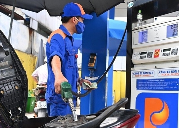 Gi&aacute; xăng dầu chiều 19/5: Xăng RON 95 &lsquo;b&aacute;n như biếu&rsquo;, dầu diesel &lsquo;trượt d&agrave;i&rsquo; gần 18.000 đồng/l&iacute;t, gi&aacute; lăn b&aacute;nh Honda City