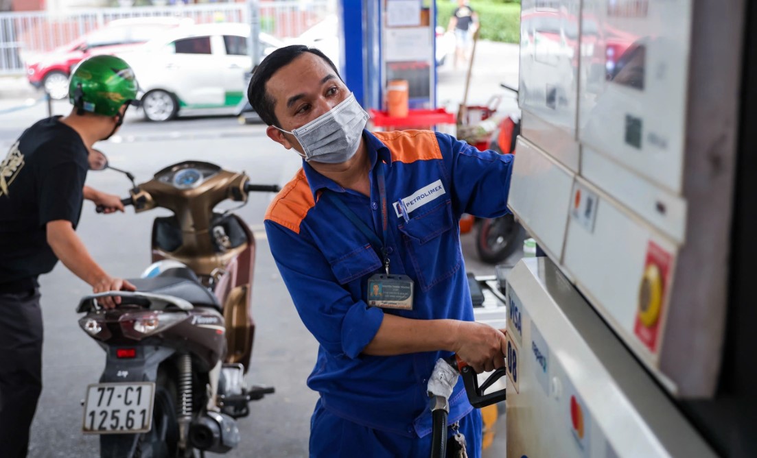 Gi&aacute; xăng dầu trưa nay 19/5: Xăng RON 95 &lsquo;sụt hố&rsquo; mất gần 10.000 đồng/l&iacute;t, dầu diesel chạm &lsquo;đ&aacute;y&rsquo; mới, gi&aacute; lăn b&aacute;nh Kia K3
