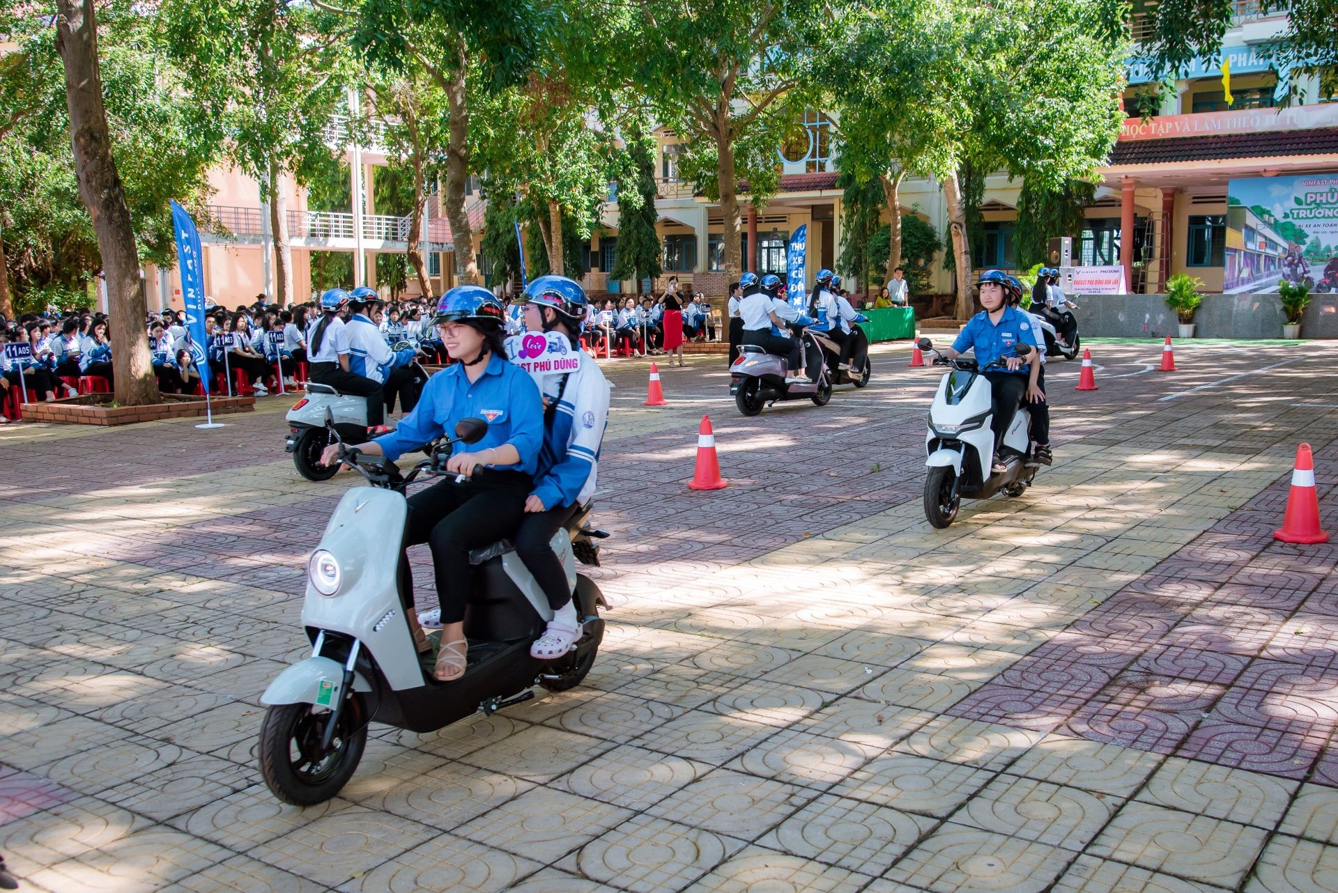 VinFast Flazz v&agrave; ZGoo: Gọn nhẹ cho học sinh, c&ocirc;ng nghệ vượt tầm, chạy &ecirc;m m&agrave; si&ecirc;u tiết kiệm ảnh 3