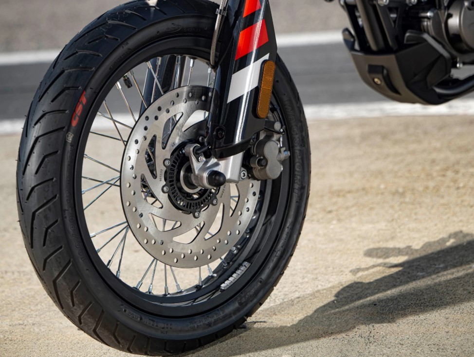 &lsquo;Vua c&ocirc;n tay&rsquo; 125cc mới của &Yacute; ch&iacute;nh thức ra mắt: Ph&acirc;n kh&uacute;c kh&aacute;c Yamaha Exciter v&agrave; Honda Winner R, gi&aacute; &lsquo;mềm&rsquo; ảnh 5