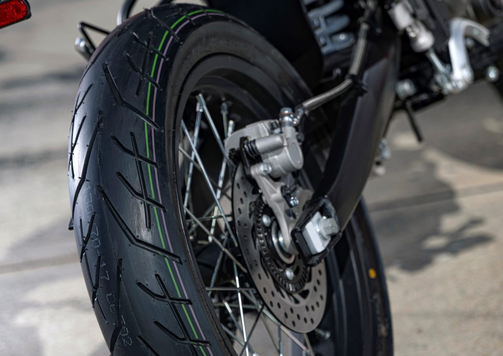 &lsquo;Vua c&ocirc;n tay&rsquo; 125cc mới của &Yacute; ch&iacute;nh thức ra mắt: Ph&acirc;n kh&uacute;c kh&aacute;c Yamaha Exciter v&agrave; Honda Winner R, gi&aacute; &lsquo;mềm&rsquo;