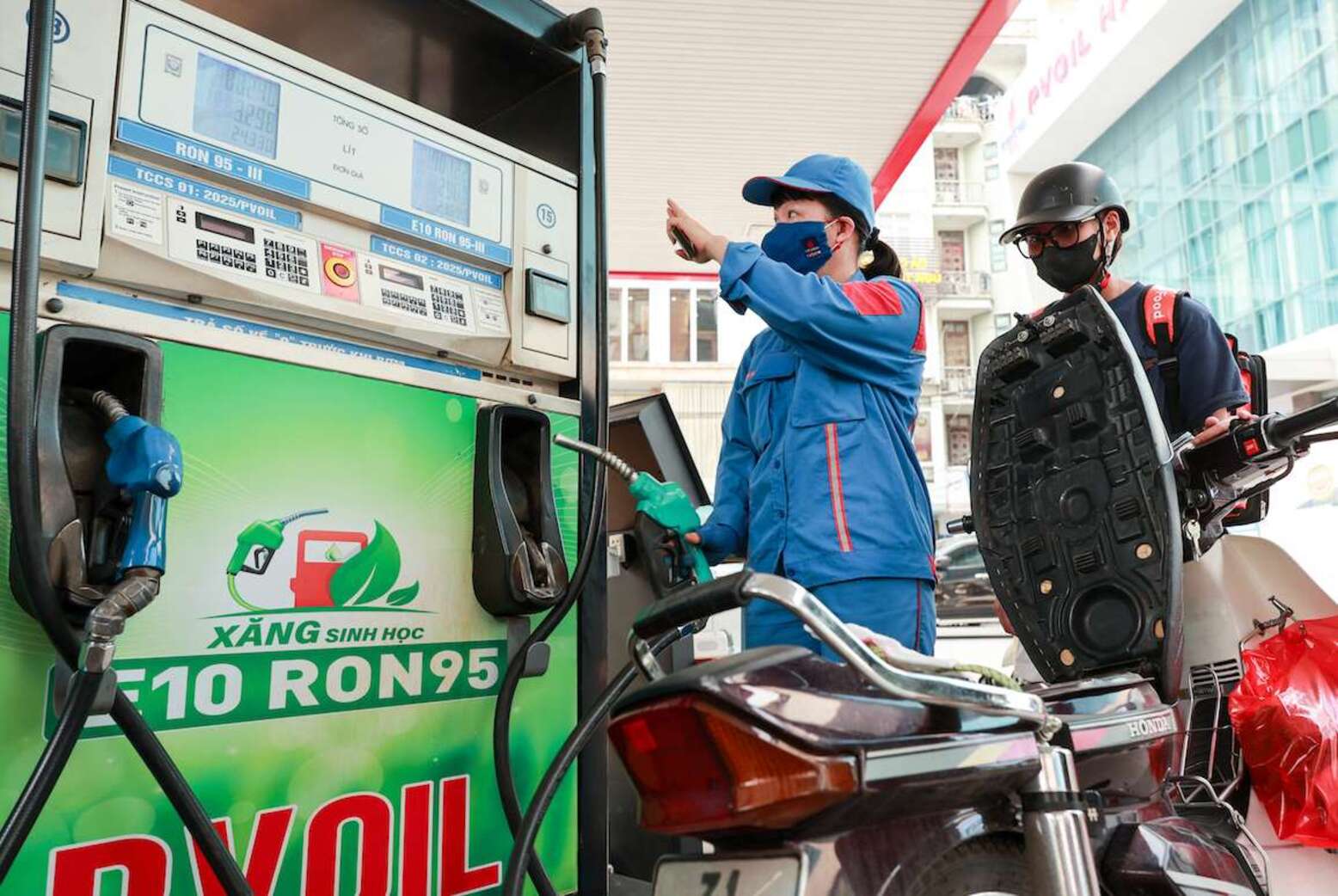 Xăng E10 bị nghi g&acirc;y hại động cơ xe cũ: Chuy&ecirc;n gia n&oacute;i g&igrave; trước nỗi lo của người Việt?