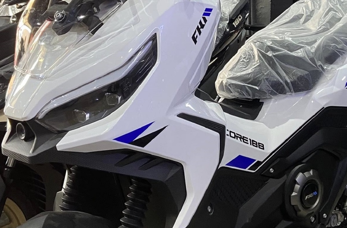 &lsquo;Vua xe ga&rsquo; 188cc mới ch&iacute;nh thức về đại l&yacute; gi&aacute; 56 triệu đồng: Chơi tới bến Honda Air Blade v&agrave; Vario