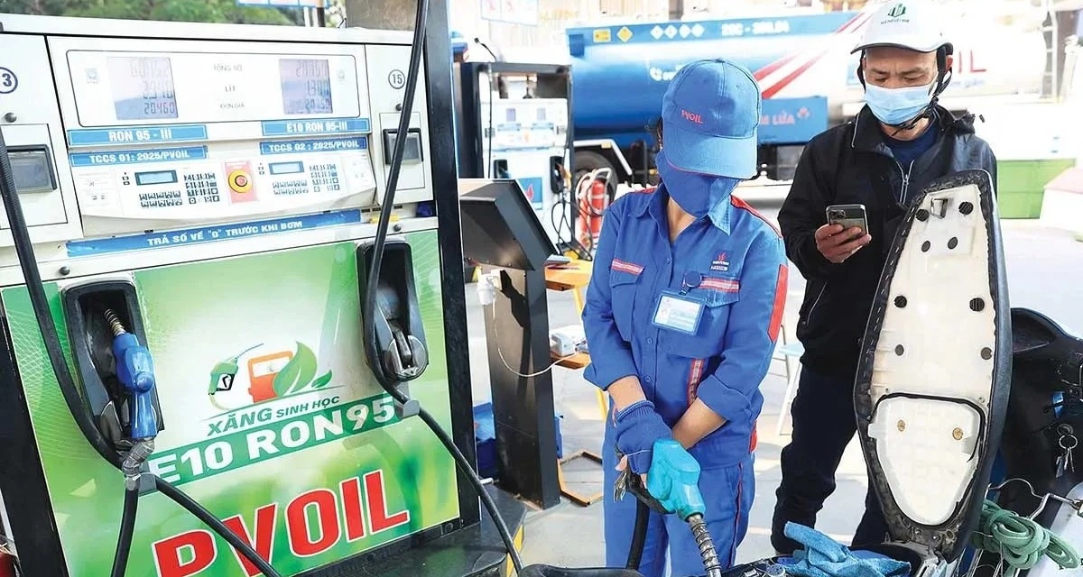 Gi&aacute; xăng dầu h&ocirc;m nay 20/5: Đề xuất giảm thuế xăng E10, khoảng c&aacute;ch gi&aacute; với xăng kho&aacute;ng xuất hiện thay đổi?