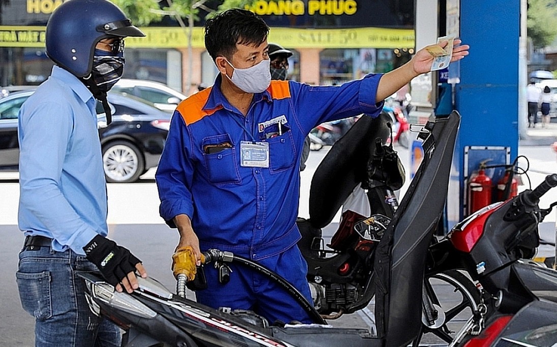Gi&aacute; xăng dầu chiều nay 21/5: Dầu diesel, xăng RON 92 v&agrave; RON 95 đồng loạt tăng mạnh, gi&aacute; đầy b&igrave;nh c&aacute;c mẫu xe số phổ biến