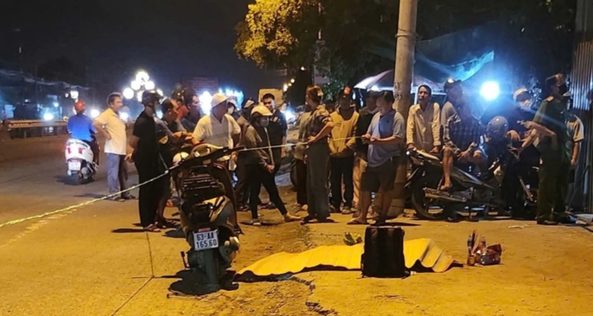 Người phụ nữ 42 tuổi được ph&aacute;t hiện tử vong b&ecirc;n lề đường, camera ghi lại gi&acirc;y ph&uacute;t cuối c&ugrave;ng