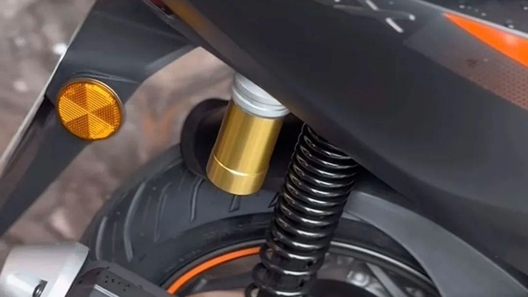 Honda ra mắt &lsquo;vua xe ga&rsquo; 150cc mới v&agrave;o th&aacute;ng sau với gi&aacute; 62 triệu đồng: &lsquo;N&eacute;t&rsquo; hơn Air Blade, c&oacute; ABS 2 k&ecirc;nh v&agrave; TCS như SH ảnh 6