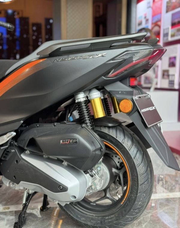 Honda ra mắt &lsquo;vua xe ga&rsquo; 150cc mới v&agrave;o th&aacute;ng sau với gi&aacute; 62 triệu đồng: &lsquo;N&eacute;t&rsquo; hơn Air Blade, c&oacute; ABS 2 k&ecirc;nh v&agrave; TCS như SH ảnh 7