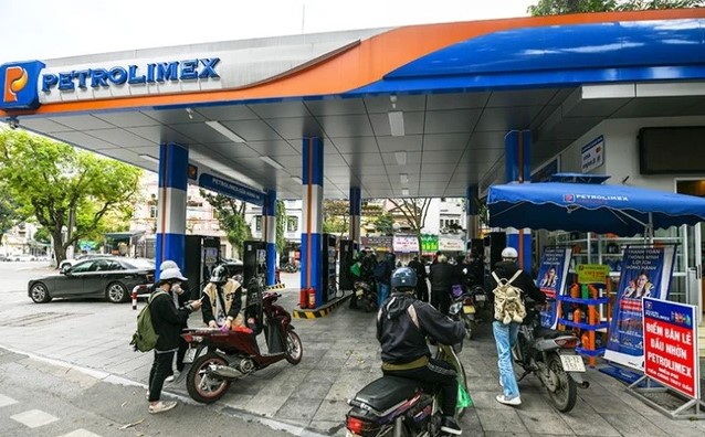 Gi&aacute; xăng dầu chiều 25/5: RON 92, RON 95 v&agrave; dầu diesel đều rẻ, giảm từ 5.770 &ndash; 16.020 đồng/l&iacute;t, gi&aacute; lăn b&aacute;nh Grand i10