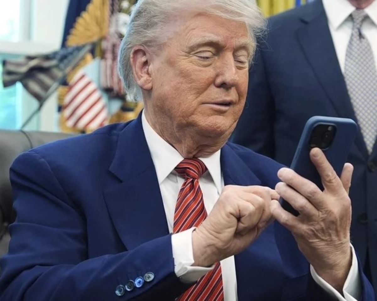 Quan chức Mỹ \'rỉ tai\' Iran: V&igrave; sao kh&ocirc;ng n&ecirc;n để t&acirc;m đến những b&agrave;i đăng của &ocirc;ng Trump tr&ecirc;n MXH?