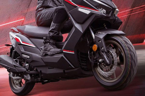&lsquo;Vua xe ga&rsquo; 150cc mới gi&aacute; 46,4 triệu đồng rẻ hơn Honda Air Blade ch&iacute;nh thức ra mắt, c&oacute; ABS v&agrave; TCS như SH 160i