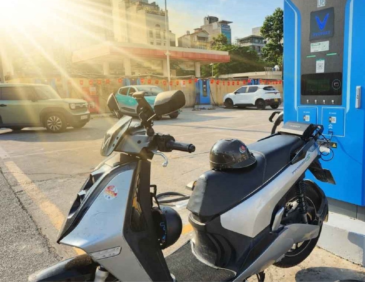 D&acirc;n t&igrave;nh phản &aacute;nh t&igrave;nh trạng xe điện &lsquo;sụt pin&rsquo; do trời nắng n&oacute;ng: Nguy&ecirc;n nh&acirc;n v&agrave; c&aacute;ch khắc phục?