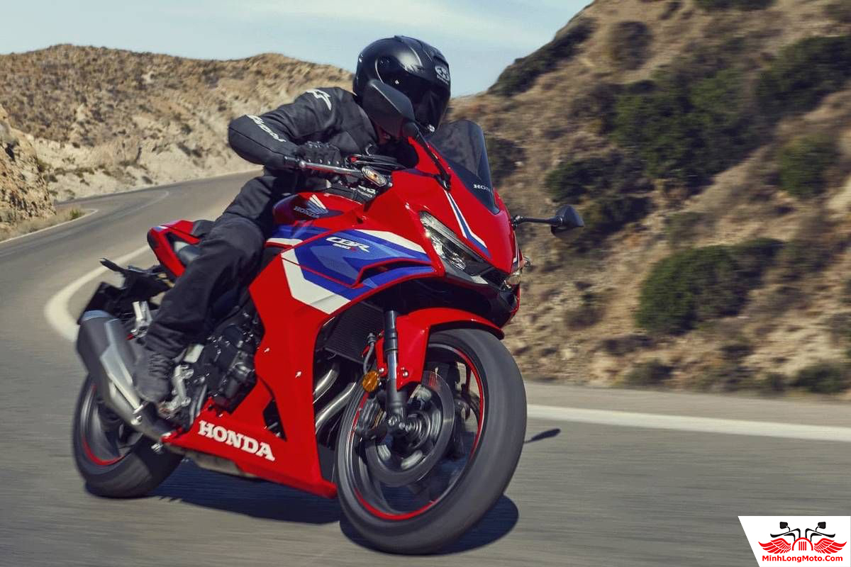Honda mở b&aacute;n \'vua c&ocirc;n tay\' 400cc: Sang số kh&ocirc;ng cần b&oacute;p c&ocirc;n, gi&aacute; hơn 150 triệu đồng