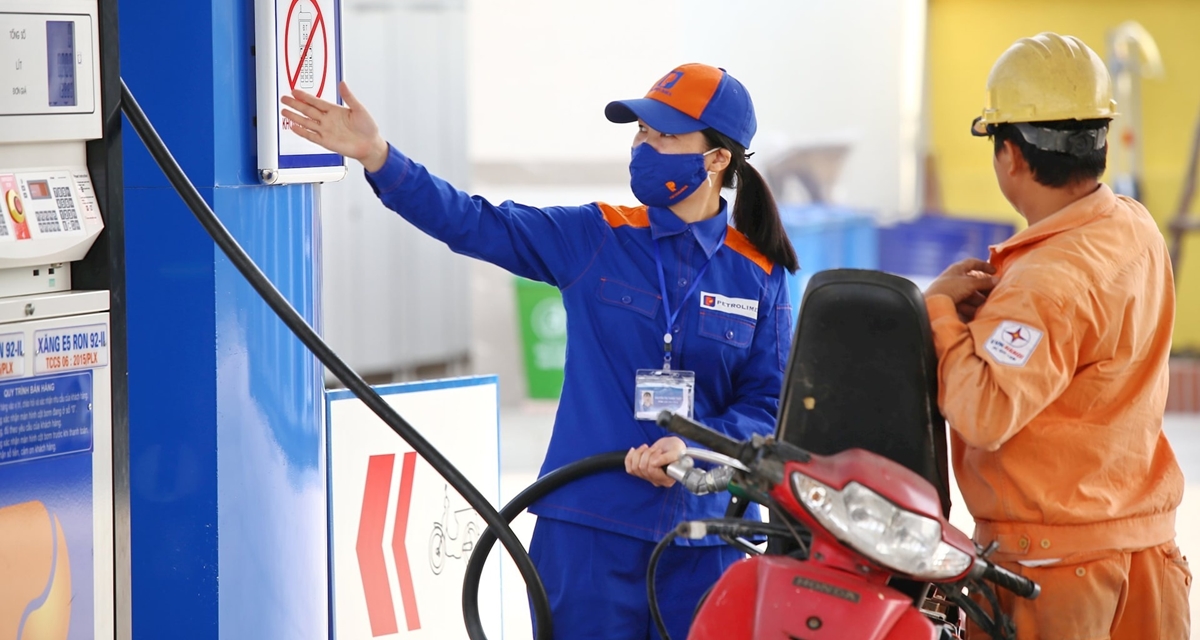 Gi&aacute; xăng dầu h&ocirc;m nay 26/5: Dầu th&ocirc; &lsquo;đổ sập&rsquo; chưa từng c&oacute;, xăng dầu trong nước sắp giảm ch&oacute;ng mặt?