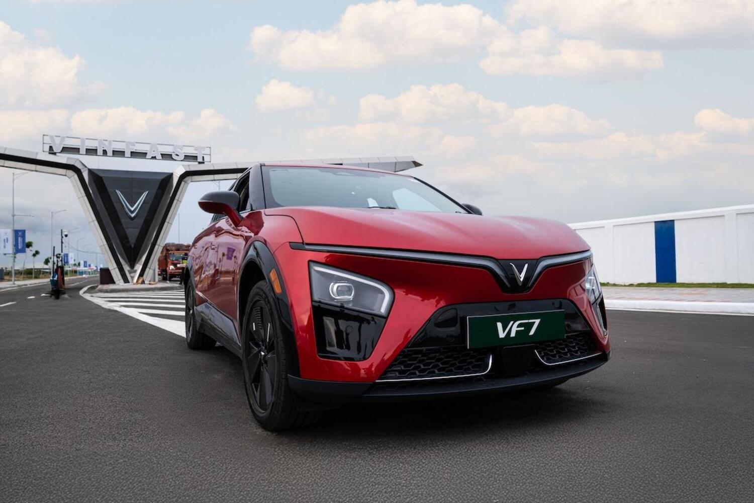 VinFast thắng lớn loạt giải thưởng tại Ấn Độ:  VF 7 khẳng định vị thế trong l&agrave;ng SUV điện Việt