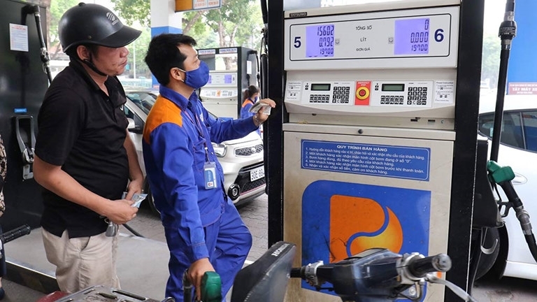 Bảng gi&aacute; xăng dầu s&aacute;ng nay 29/5: Xăng RON95 ch&iacute;nh thức giảm 10.000 đồng, gi&aacute; đầy b&igrave;nh xe m&aacute;y Suzuki