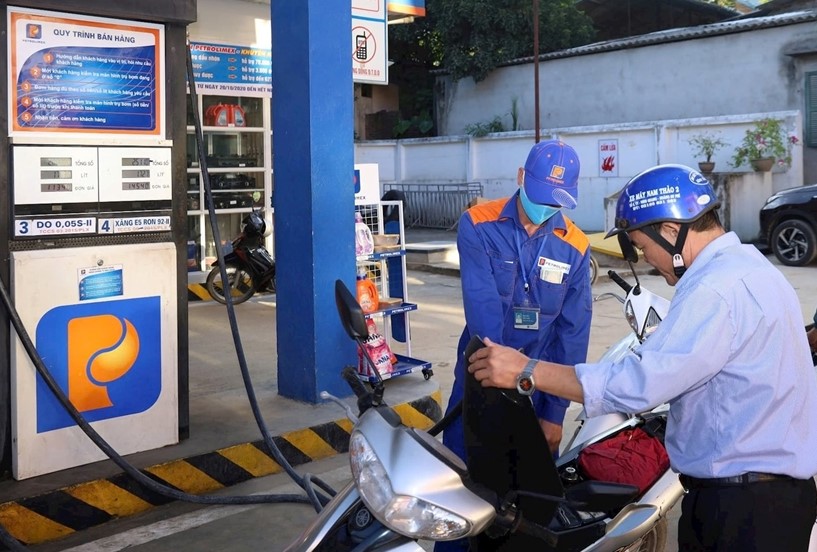 Gi&aacute; xăng dầu chiều nay 28/5: Dầu diesel, xăng RON 92 v&agrave; RON 95 &lsquo;đua nhau&rsquo; giảm mạnh, gi&aacute; lăn b&aacute;nh Mitsubishi Xforce rẻ