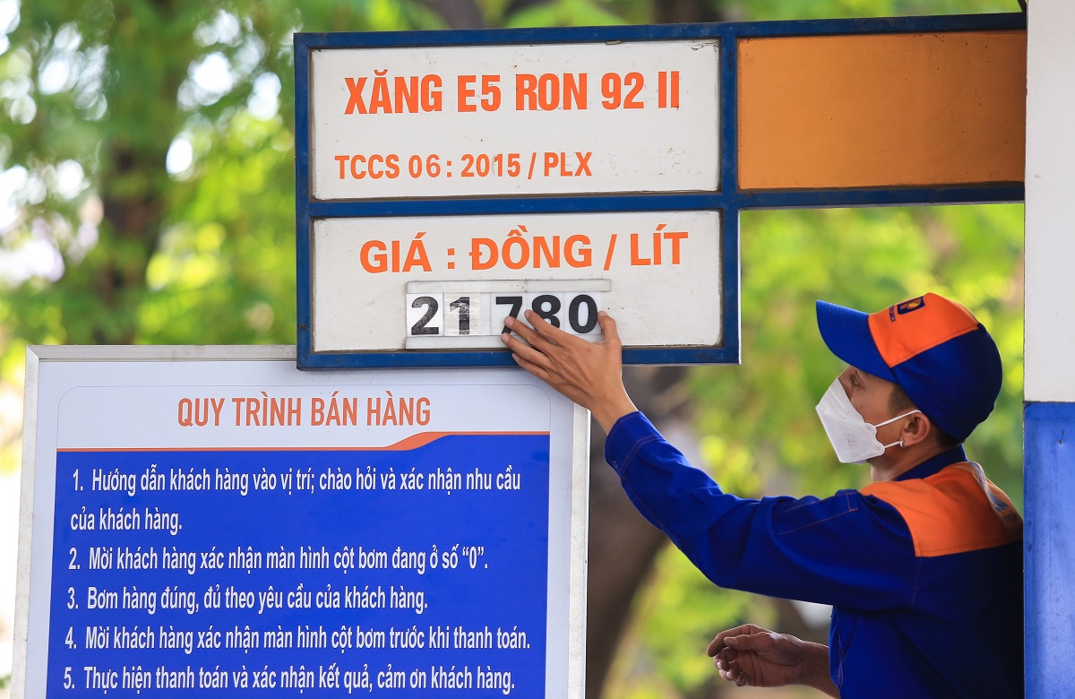 Gi&aacute; xăng dầu chiều nay 28/5: RON92 v&agrave; RON95 lao dốc &lsquo;mất phanh&rsquo;, đ&acirc;u l&agrave; l&yacute; do nhi&ecirc;n liệu \'chạm đ&aacute;y\'?