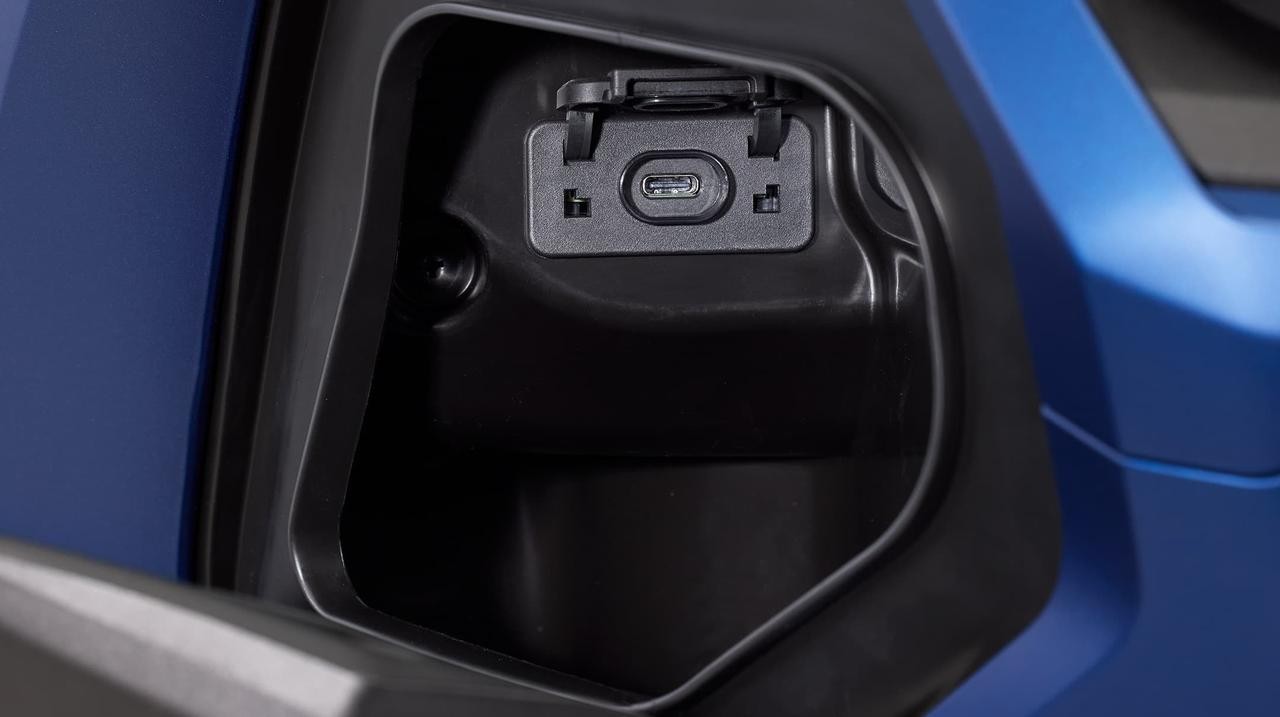 &lsquo;Honda SH phi&ecirc;n bản đi phượt&rsquo; mới ch&iacute;nh thức mở b&aacute;n gi&aacute; 77 triệu đồng, thiết kế 'đỉnh' hơn Air Blade ảnh 5