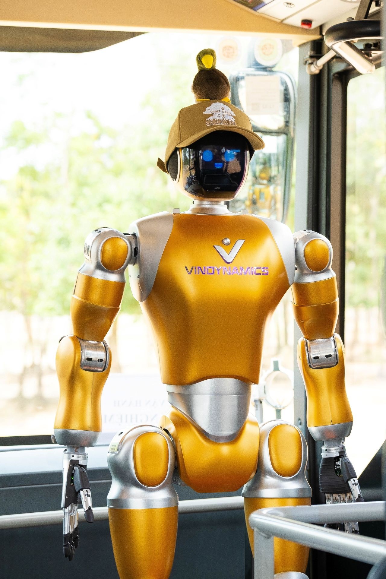 Robot h&igrave;nh người VinDynamics thử nghiệm thực tế ở Vinpearl Safari Ph&uacute; Quốc: Bước tiến d&agrave;i của tr&iacute; tuệ nh&acirc;n tạo Việt Nam ảnh 1