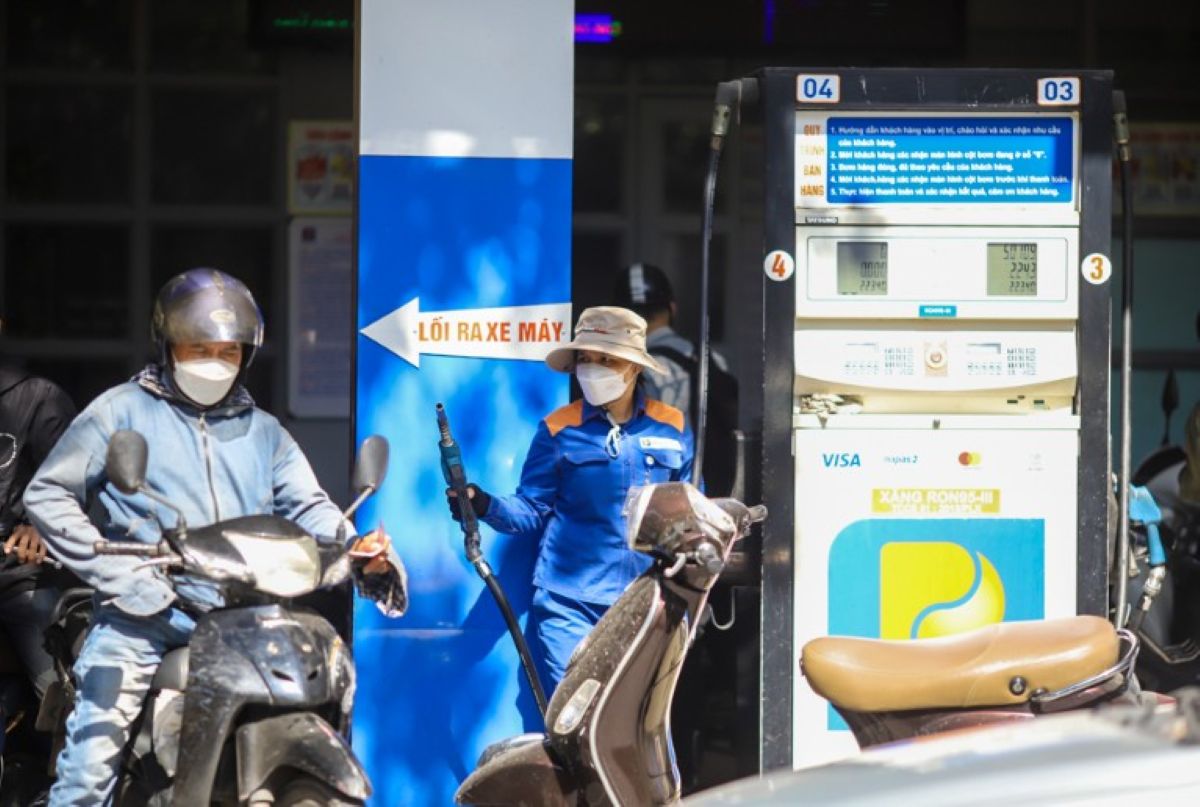 H&agrave; Nội ph&aacute;t th&ocirc;ng b&aacute;o hỏa tốc li&ecirc;n quan đến xăng E10: Loạt c&acirc;y xăng gấp r&uacute;t chuyển đổi trước \'giờ G\'