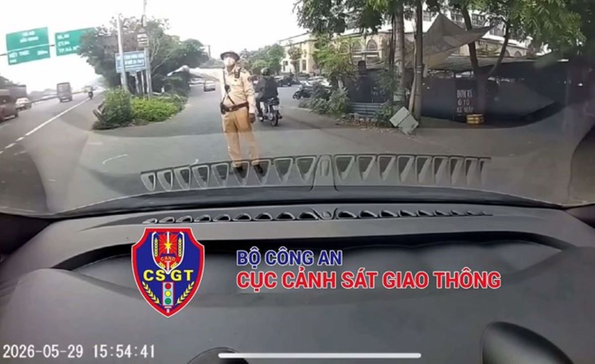 Sự thật bất ngờ vụ thầy dạy l&aacute;i tự xưng \'quen biết\' lớn, &eacute;p học vi&ecirc;n th&ocirc;ng chốt CSGT H&agrave; Nội