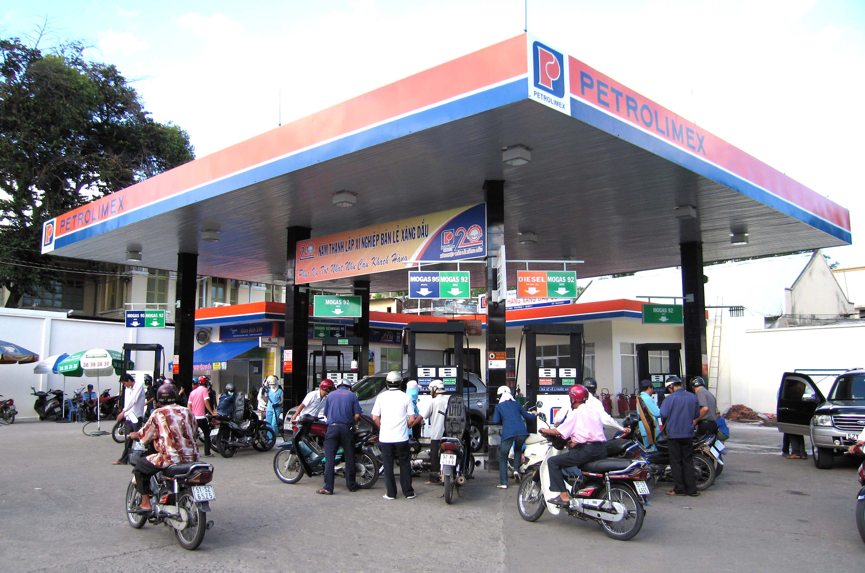 Gi&aacute; xăng dầu trưa nay 31/5: RON 92 &aacute;p s&aacute;t mốc 20.000 đồng/l&iacute;t, RON 95 sắp chạm &lsquo;đ&aacute;y&rsquo; mới, gi&aacute; lăn b&aacute;nh Mazda CX-5 hời