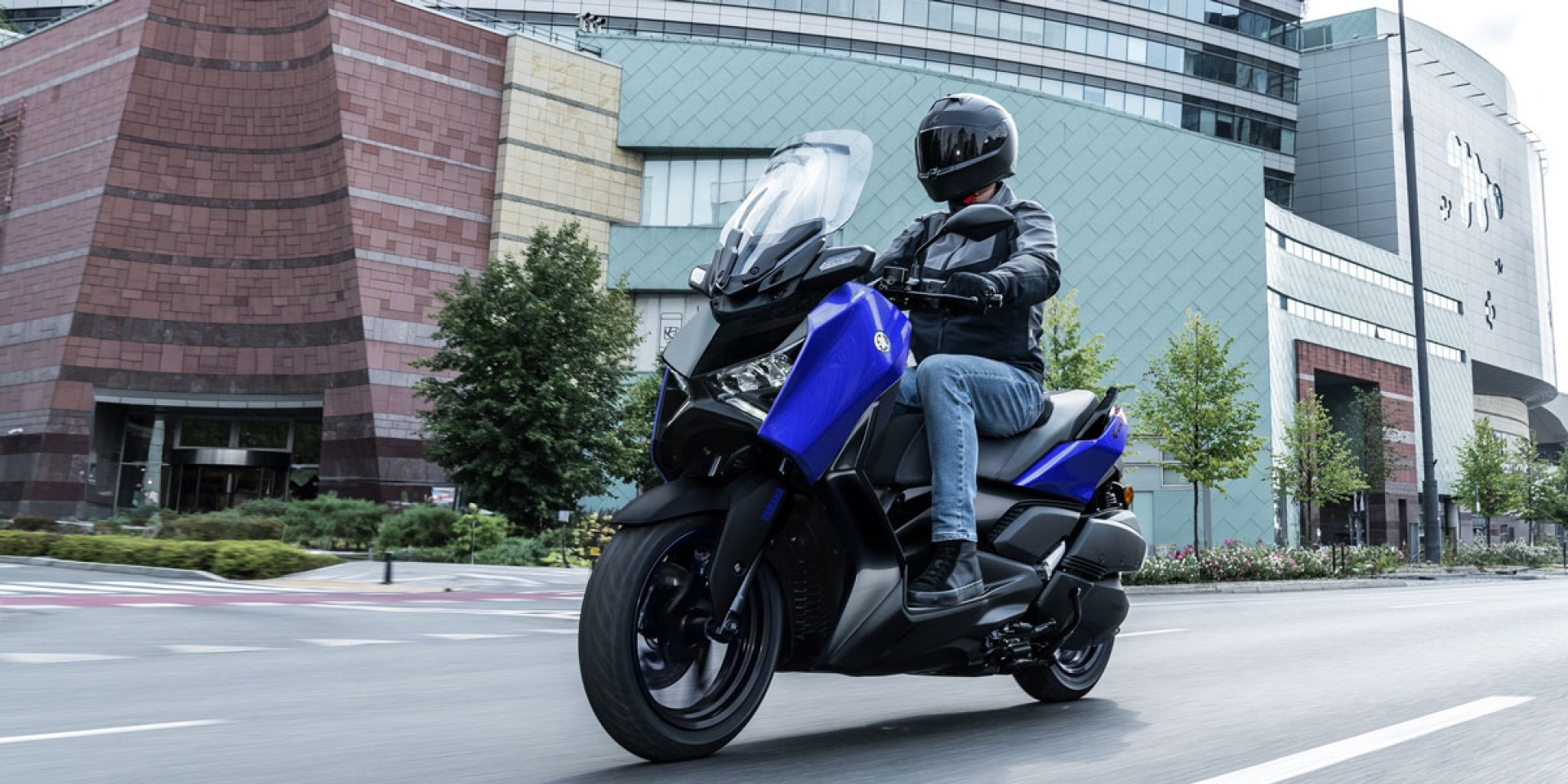 Đại chiến Honda SH, Yamaha ch&iacute;nh thức ra mắt &lsquo;vua xe ga&rsquo; 292cc mới đẹp long lanh, trang bị xịn m&agrave; gi&aacute; cực hấp dẫn ảnh 1
