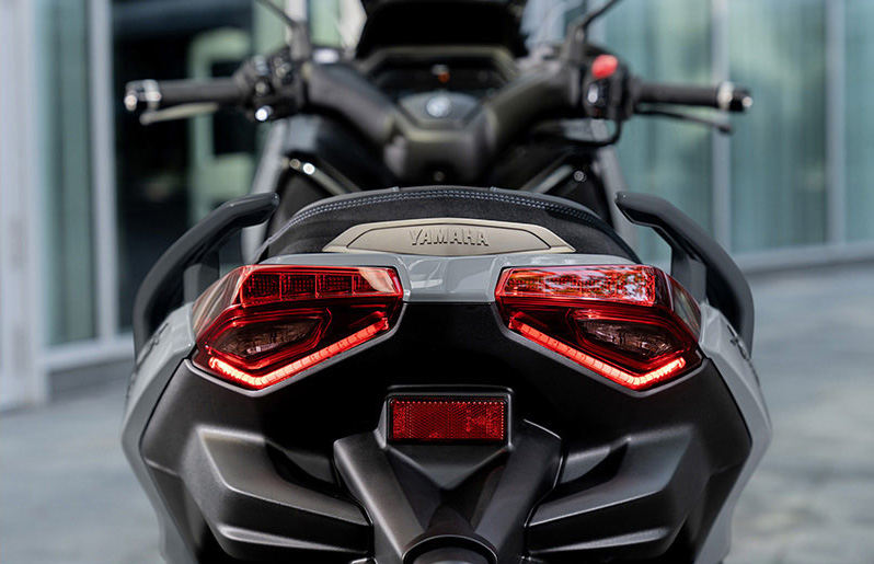 Đại chiến Honda SH, Yamaha ch&iacute;nh thức ra mắt &lsquo;vua xe ga&rsquo; 292cc mới đẹp long lanh, trang bị xịn m&agrave; gi&aacute; cực hấp dẫn