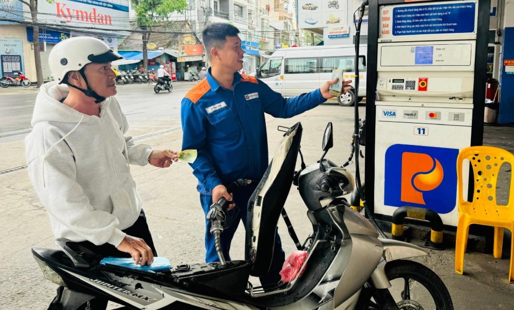 Gi&aacute; xăng dầu h&ocirc;m nay 2/6: Dầu diesel về s&aacute;t &lsquo;đ&aacute;y&rsquo;, RON 92 &lsquo;b&aacute;n như biếu&rsquo;, mẫu xe n&agrave;o của Yamaha tương th&iacute;ch xăng E10?