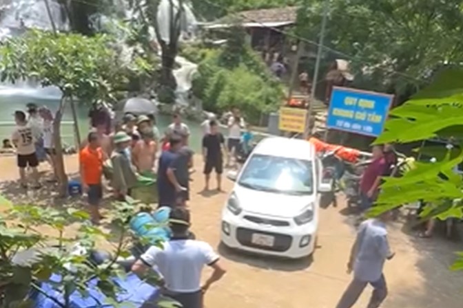 Vụ tử vong g&acirc;y x&ocirc;n xao tại th&aacute;c Trăng: Nạn nh&acirc;n bất tỉnh ngay sau c&uacute; nhảy từ tr&ecirc;n cao 20 m&eacute;t