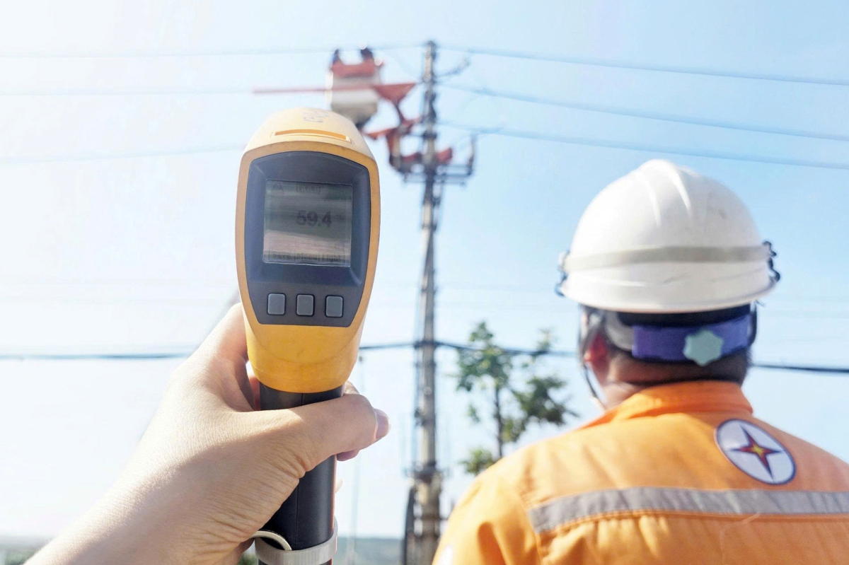 Nắng n&oacute;ng c&oacute; thể khiến h&oacute;a đơn tiền điện th&aacute;ng 6 tăng vọt: Điện lực H&agrave; Nội khuyến c&aacute;o khẩn