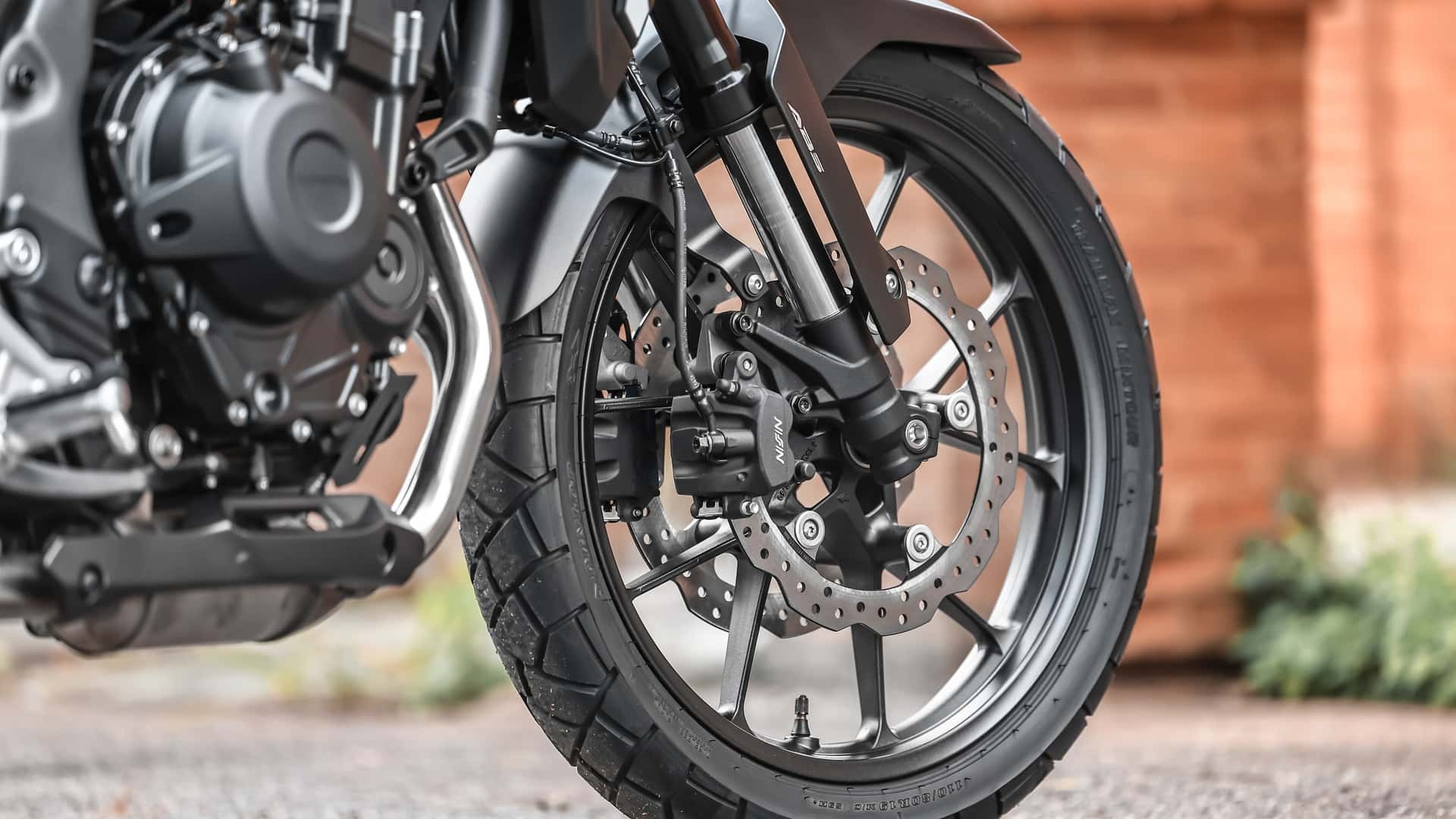 Honda ch&iacute;nh thức ra mắt &lsquo;vua c&ocirc;n tay&rsquo; mới ph&acirc;n kh&uacute;c kh&aacute;c Winner R, c&oacute; ABS k&ecirc;nh đ&ocirc;i vượt trội Yamaha Exciter, gi&aacute; mềm ảnh 4
