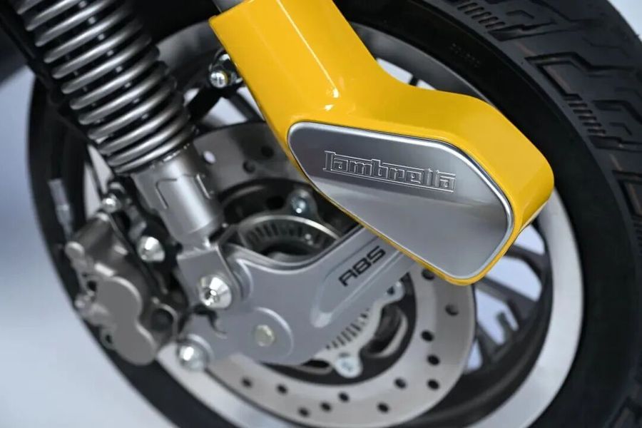&lsquo;Huyền thoại xe ga&rsquo; 150cc mới của &Yacute; ch&iacute;nh thức ra mắt gi&aacute; 66 triệu đồng, khắc chế Honda SH v&agrave; Air Blade