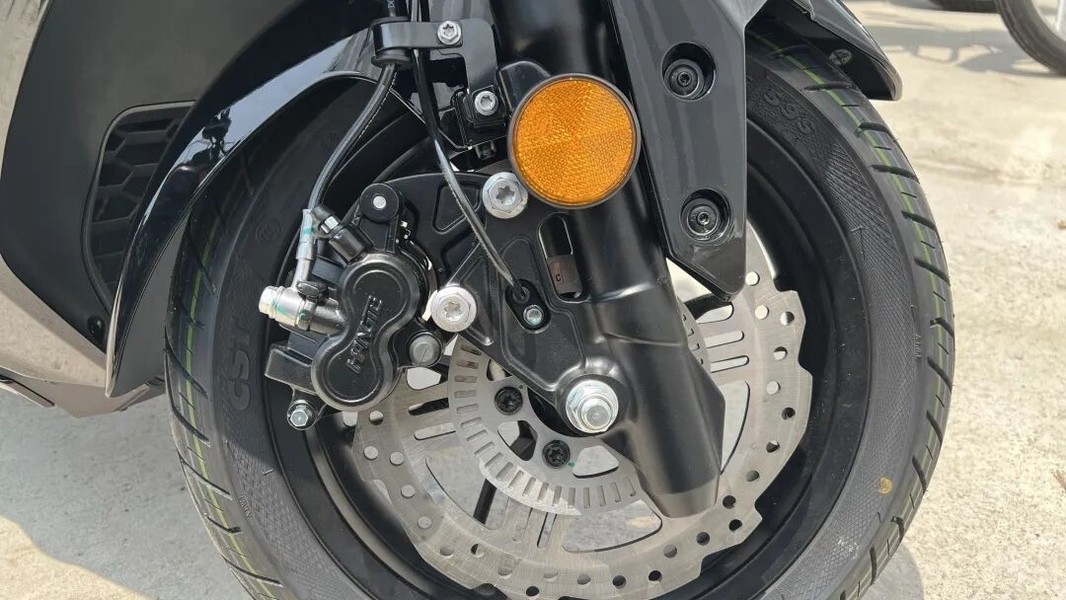 Tin xe hot 2/6: &lsquo;Cơn &aacute;c mộng&rsquo; của Air Blade ch&iacute;nh thức ra mắt, c&oacute; ABS v&agrave; TCS như SH m&agrave; gi&aacute; chỉ 46,7 triệu đồng