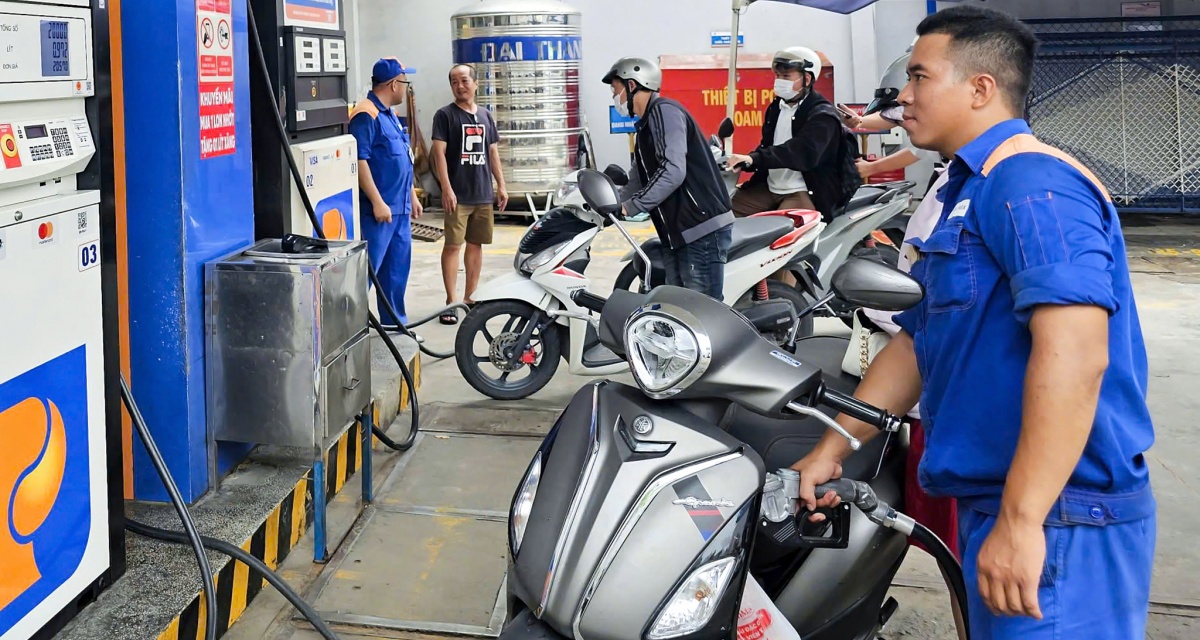 Gi&aacute; xăng dầu h&ocirc;m nay 4/6: Dầu th&ocirc; tiếp đ&agrave; bật tăng, dự b&aacute;o xăng E10 c&oacute; thể điều chỉnh tăng