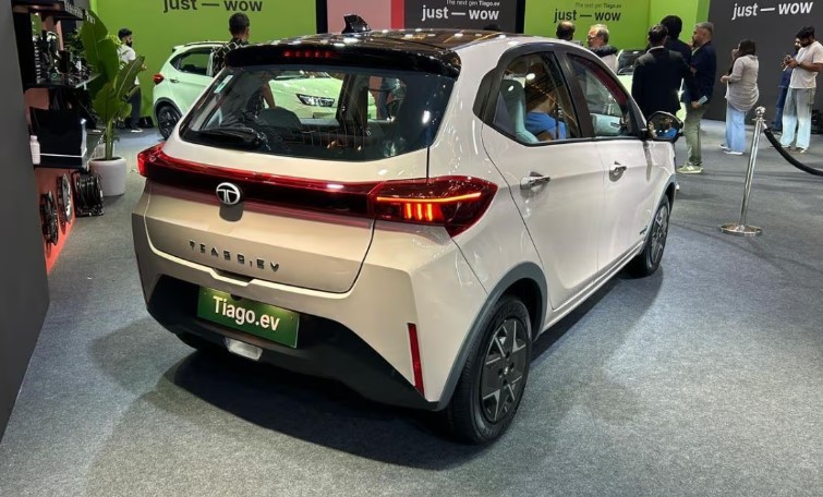 Honda SH &lsquo;l&acirc;m nguy&rsquo;, mẫu &ocirc; t&ocirc; hatchback &lsquo;b&igrave;nh d&acirc;n&rsquo; mới rẻ hơn Hyundai Grand i10 ra mắt gi&aacute; 166 triệu đồng ảnh 2