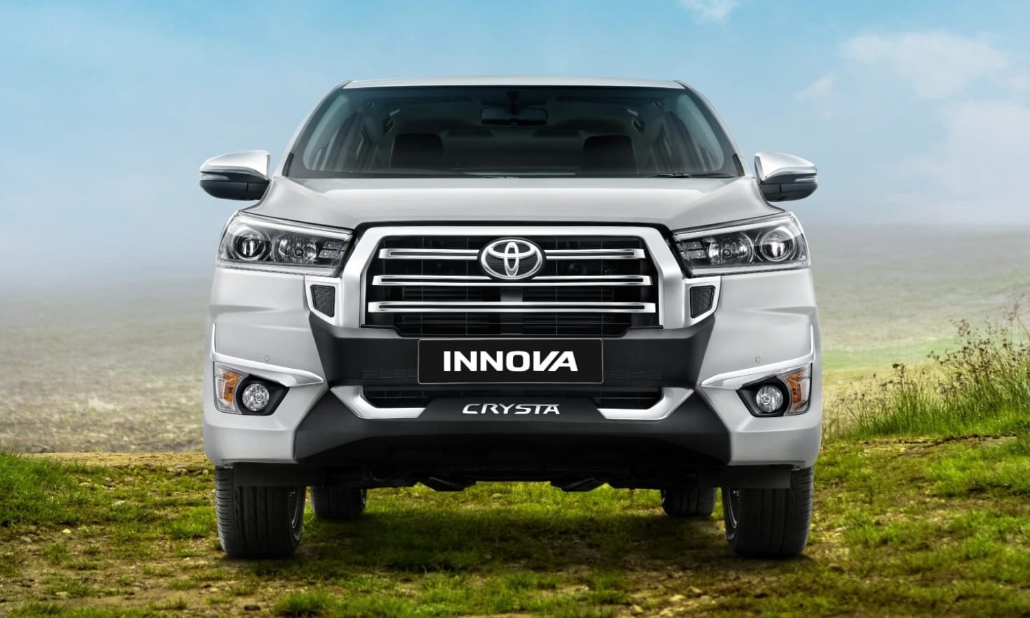 Toyota Innova phi&ecirc;n bản mới gi&aacute; rẻ 469 triệu đồng ch&iacute;nh thức ra mắt, 'đ&egrave; bẹp' Mitsubishi Xpander ảnh 1