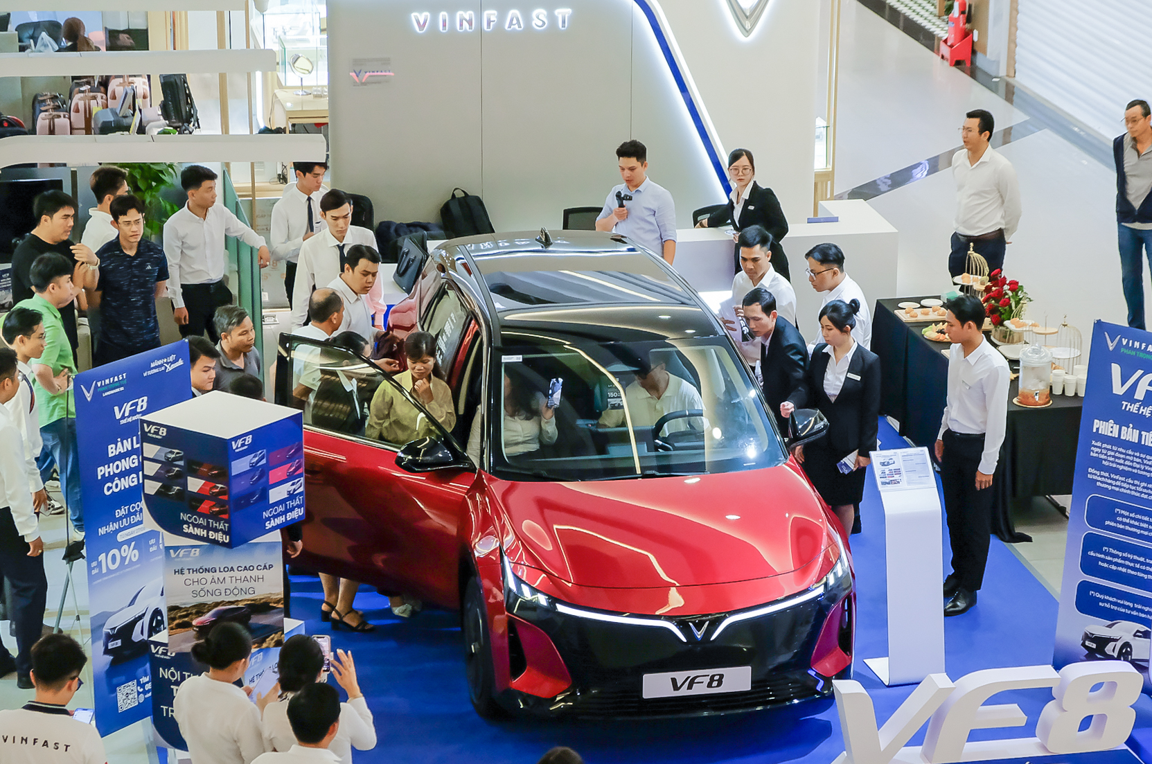 VinFast VF 8 thế hệ mới của tỷ ph&uacute; Phạm Nhật Vượng lập kỷ lục chưa từng c&oacute;: Chốt 12.728 đơn chỉ sau 8 ng&agrave;y
