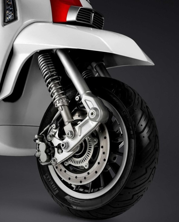 &lsquo;Cơn &aacute;c mộng&rsquo; của Honda SH ch&iacute;nh thức ra mắt: Gi&aacute; b&aacute;n cạnh tranh, thiết kế đẹp m&ecirc; ly, c&oacute; ABS v&agrave; TCS ảnh 5