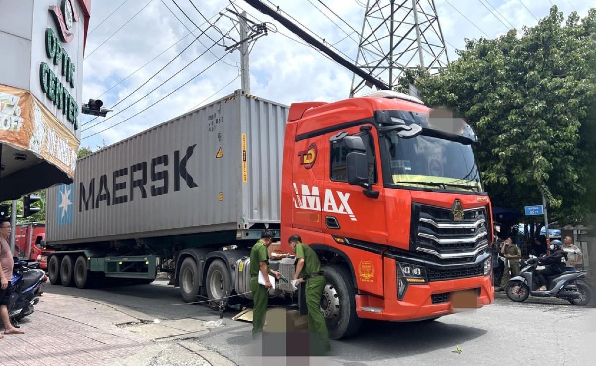 Hiện trường xe container c&aacute;n tử vong người đi xe đạp tại TPHCM, h&eacute; lộ lời khai kh&oacute; chấp nhận