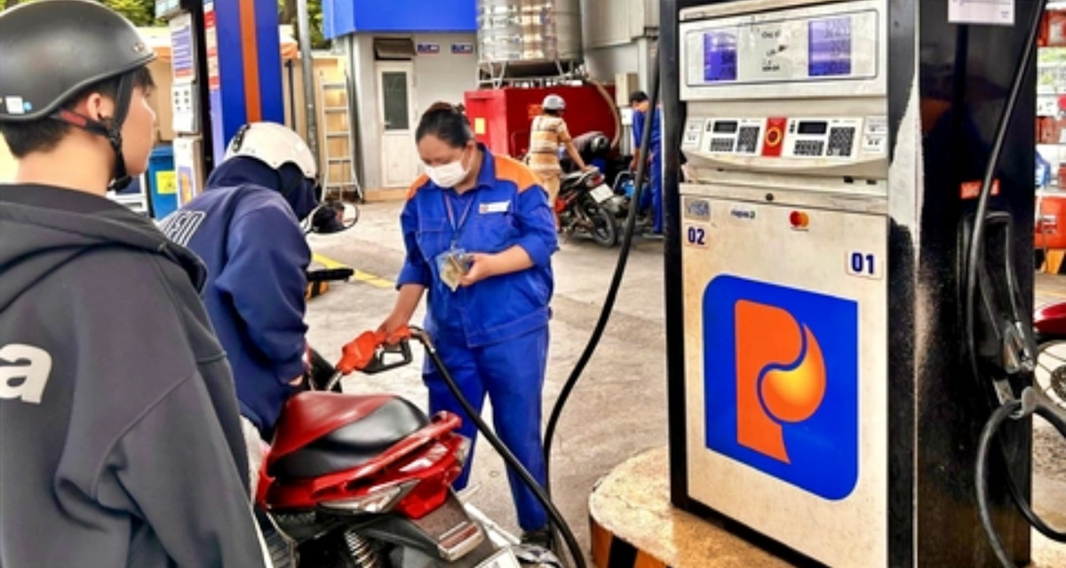 Gi&aacute; xăng dầu h&ocirc;m nay 5/6 &aacute;p dụng bảng gi&aacute; mới, xăng E10 rời mốc cũ