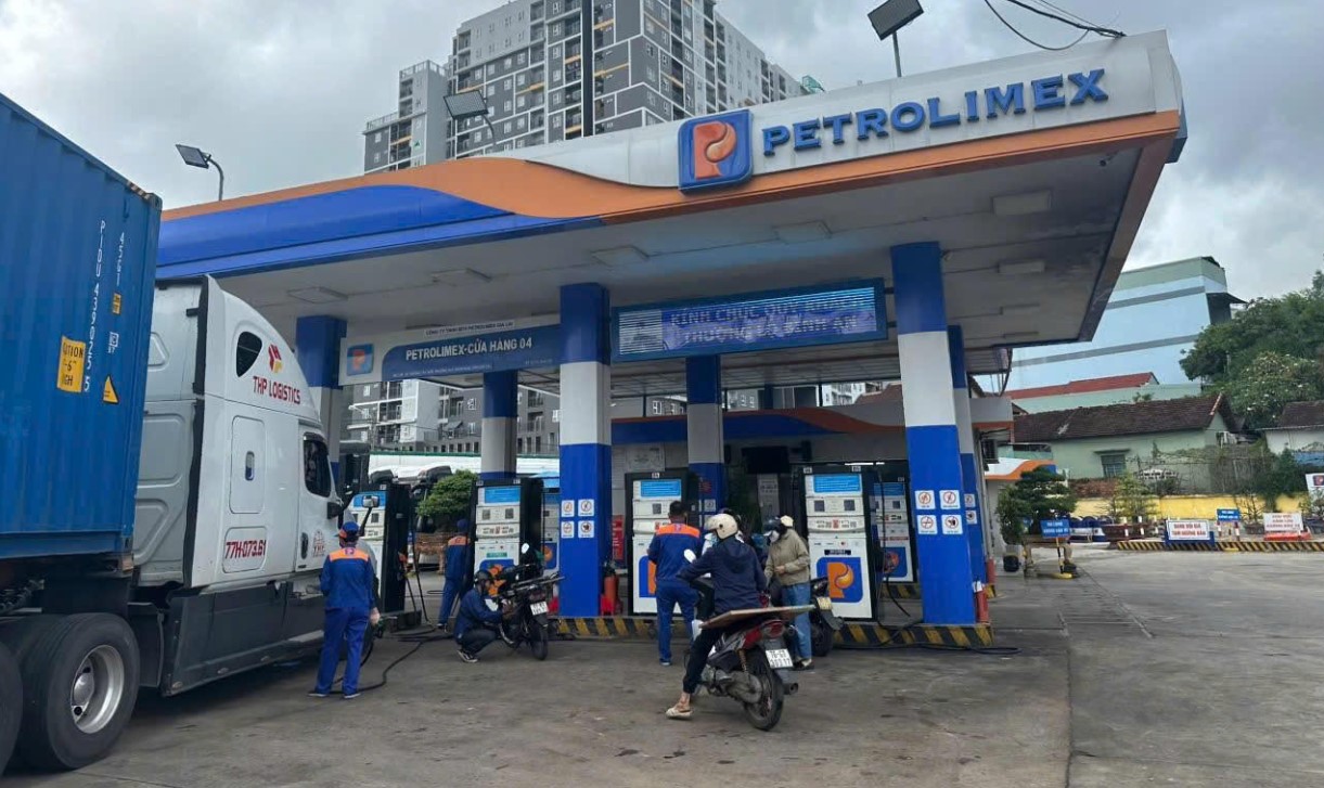 Tin xăng dầu &lsquo;hot&rsquo; 7/6: Xăng E5 RON 92 v&agrave; E10 RON 95 đồng loạt về s&aacute;t mốc 20.000 đồng/l&iacute;t, đầy b&igrave;nh xe ga 125cc cực rẻ