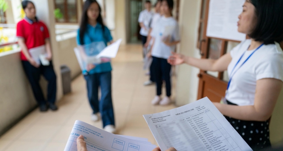 Th&iacute; sinh d&ugrave;ng AI giải đề trong ph&ograve;ng thi lớp 10 ở H&agrave; Nội, xử l&yacute; ra sao? Cơ quan chức năng l&ecirc;n tiếng